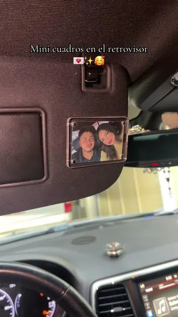 Fotografías de tus memorias más lindas en tu auto 📸🥰💌✨ #magneticcarphoto #carmusthaves #regalospersonalizados #tiktokshopmothersday #minicuadrofoto 