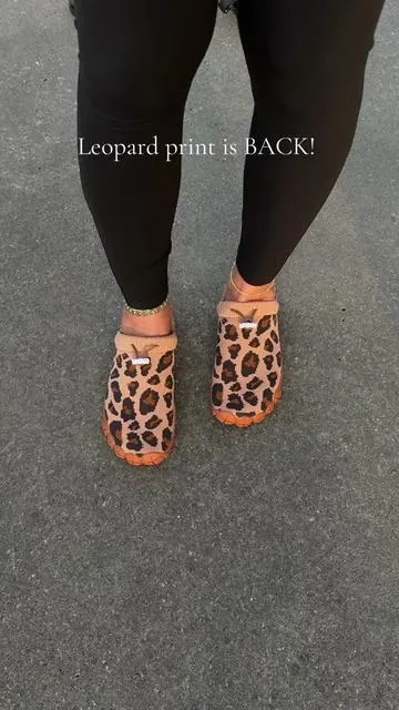 You’ll have to be quick but leopard print is back in stock! #barefootshoes #barefootlifestyle #sliponshoes #leopardprint #comfyshoes 