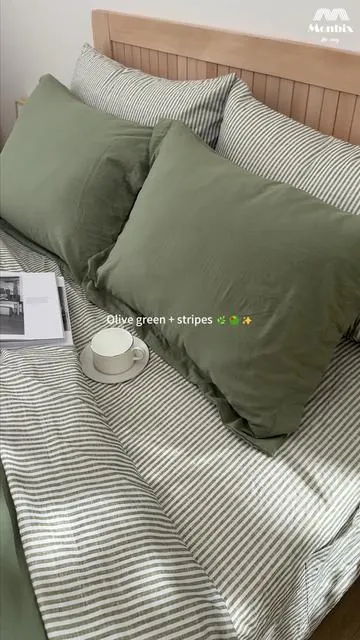 olive green + stripes 🌿🫒✨this combo just feels right 🤍side pockets = game changer 👀would you try it? 💭 #Monbix  #SummerVibes #bedding #beddingset #comforterset 