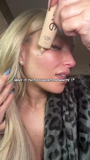 The perfect foundation match every time #luxe #foundation #makeup #makeuphack #colorchangingfoundation 