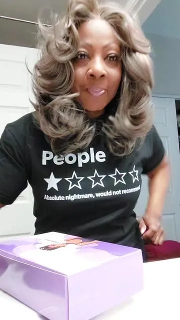 To the person that cut this wig,  HERE'S A ROUND OF APPLAUSE  👏🏽👏🏽👏🏽👏🏽 BRAVO  👏🏽👏🏽👏🏽👏🏽 These LAYERS are RIDICULOUS, BEAUTIFUL, and STUNNING 💯