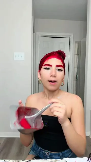 Mi tinte preferido es este rojo violeta reflects,mis chicas pelirrojas déjenme saber si les gusta también #creatorsearchinsights #redhair #haircolor #tiktokshopcreatorpicks @Any Soler @LucyGlam Beauty 
