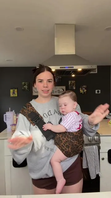 Literally can not recommend enough! Girlllll mamas you need the leopard print 🐆 #musthavebabyproducts #babyproducts #babycarrier #slingcarrier #momsoftiktok 