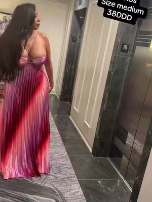 This dress is absolutely gorgeous 