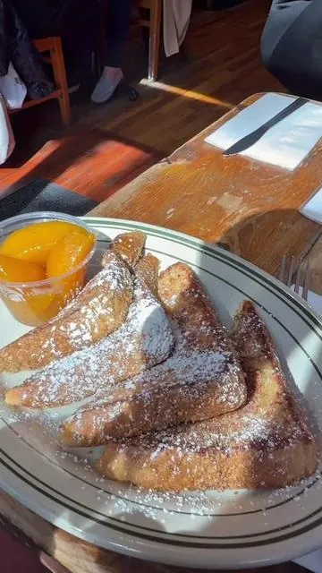 Brunch done right at Peaches Hothouse 🍑🔥 Crispy, juicy, and straight comfort on a plate—this spot really don’t miss. From the eggs to that turkey bacon and toast… every bite hitting different 😮‍🔥 If you know, you KNOW. Brooklyn got some gems fr 💯 #PeachesHothouse #BrooklynEats #NYCFoodie #BrunchVibes  #creatorsearchinsights 
