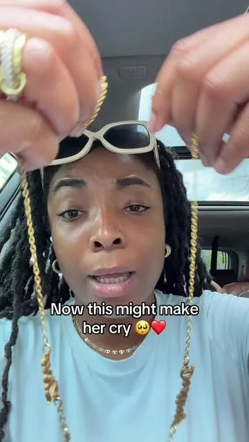 Sooooo freaking sweet 😩😍 #namenecklace #necklace #jewlery #nontarnishjewelry #tiktokshopmothersday 