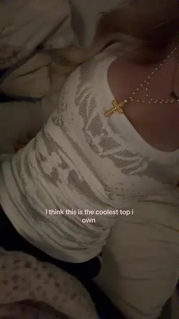 like whattt the print of the girls bod is so cool #coolclothes #fashioninspo #tanktops #topsforwomen #fdr 