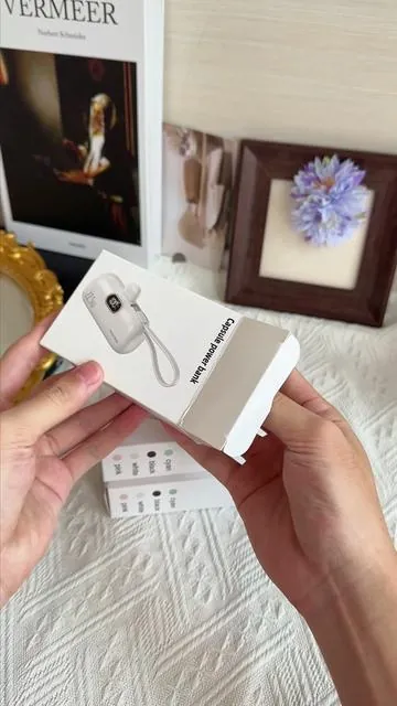 Compact and smart, it is highly portable and supports charging anytime, anywhere. It is the perfect choice for concerts, travel, and nighttime outdoor activities.#powerbank #phonecharger #musthaves #battery #travelmusthaves 