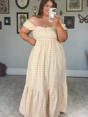 THE most perfect cotton gingham dress 😍 #summerdress #cottondress #plussizefashion #curvyfashion #summervibes 