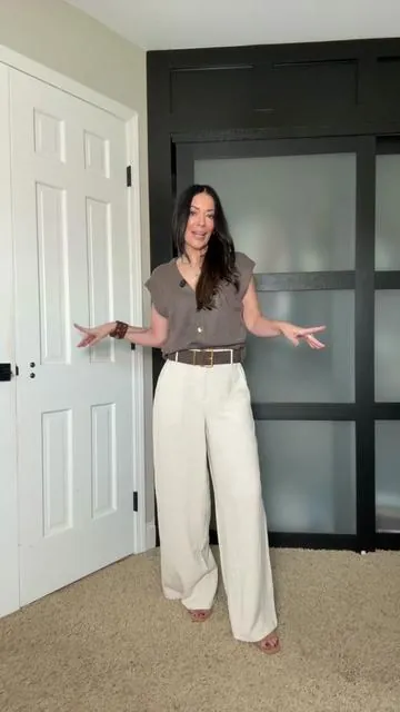I don’t have these tailored cotton linen pants in every color for no reason. Super versatile. Dress them up or down and pair with just about any color.  #TanmingBrandDay #TanmingFashion #SummerVibes 