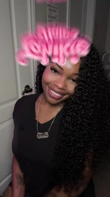 Soo cute and convenient 😍 would you buy?👀#blackgirlcontentcreator #miracleknots #houstontx #crochethair #burmesecurly 