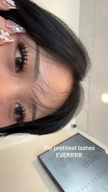 #lashclusters #lashinspo #dollylashes #mangalashes #goddvenuslashes 