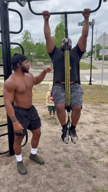 Doesn’t matter how heavy you are, if you want to unlock those pull-ups this is what’s gonna getchu to that next level 💯‼️ #fyp #viral #pullups #assistance #SummerVibes 
