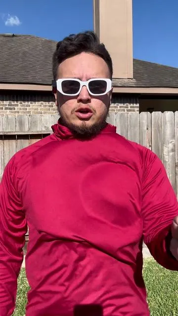 Sun protection hoodie with face cover designed for outdoor workers. Helps reduce long-term sun exposure while blocking dust and pollen. Lightweight and breathable for construction, roofing, and landscaping jobs. Stay protected during long shifts in extreme heat. #sunprotection #constructionlife #roofinglife #trabajadores #worksmart 