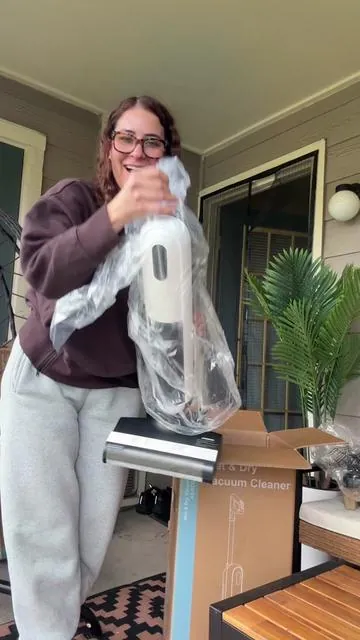 Limpiador de pisos inalámbrico con aspiradora en seco y húmedo, modos de energía para madera dura y alfombras, autolimpieza inteligente y sistema de doble tanque @Sweetcrispy LIVE 