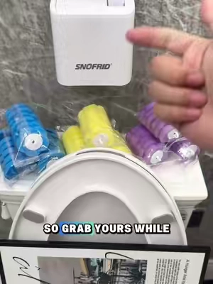 Click, scrub, toss. No more disgusting toilet brush sitting in dirty water.#cleaninghacks #Toiletbrush #SummerVibes#tiktok #deepclean