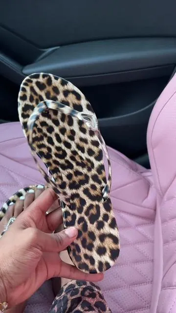 Wearing these cheetah print flip flops all SUMMER 🐆🖤😍. @My Fashion Tribe  #flipflops #summerlooks #summerstyle #sandals #cheetahprint 