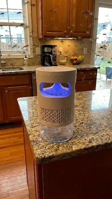 Check out this cheap flying insect trap for indoors! These things works so well, but they are typically way to expensive. Not anymore! This is a great deal, don’t miss it. ✌️#pestcontrol 