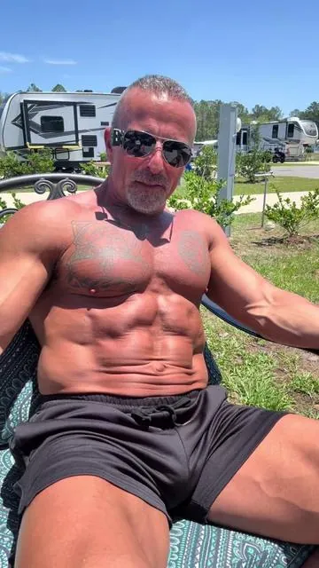 Most people can’t even get their protein in… especially in this Florida heat 🥵 Thick shakes? Nah. Not happening. This is how you stay lean, hit your protein, and not feel weighed down— light, refreshing, and straight to the point. If you’re serious about cutting, your nutrition better match your work ethic. You can keep drinking dessert… or you can fuel like an athlete. Follow the journey to stage. Let’s get it. 💪 #bodybuilding #fatloss #highprotein #fitnessover50 #contestprep