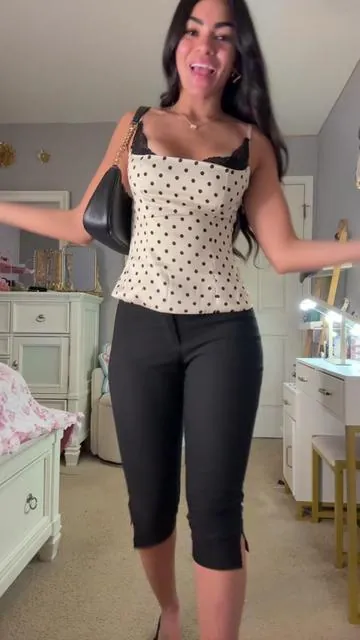 POV: i tried on capris for the first time and now i am obsessed #ootd #outfit #style #fashion #capris 