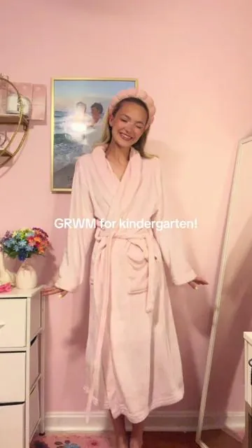 Good morninggggg! pink + polka dots = a good day ahead 🤭🎀🌟💖 #teachersoftiktok #grwm #gdwm #teacherootd #teacherfashion 