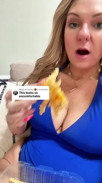Replying to @Ashley 🧶 I can understand how one would see it that way #apronbelly #shapewearswimsuit #curvyfashionblogger #summervibes #shapellxswimsuit 