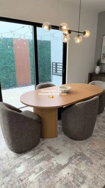 RUN 🤸🏻‍♀️✨ It’s finally back in stock 🤍 #hostinghacks #expandabletable #extendabletable #diningtable #homedecor 