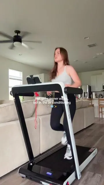 I’m in Florida, ain’t no way I’m walking outside during summer 🥵🤣 #walkingpadathome #walkingpad #walkingpadtreadmill #treadmill #hotgirlwalks  