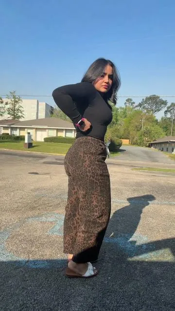 All the sizes are back in STOCK🚨🔥 Run before they get sold out again!🔥I’m wearing size M🤎🐆 #grapentfashion #barreljeans #leopardprint 