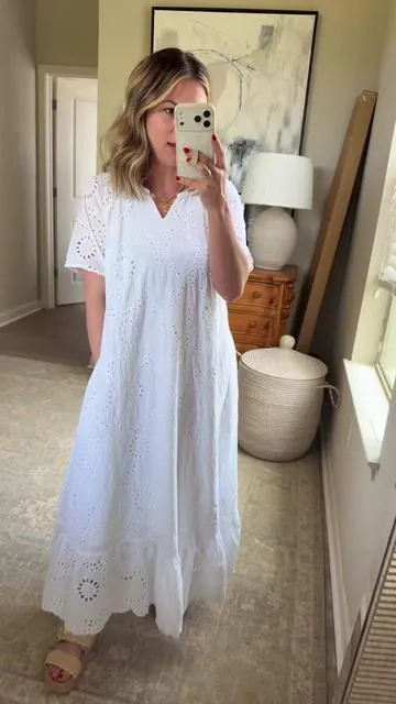Such a darling maxi dress. 🤍