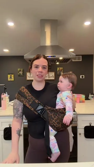 Perfect for moms with Velcro babies 👏🏼👏🏼👏🏼 Emma loves this so much!  #babycarrier #slingcarrier #babyproducts #babyessentials #momsoftiktok 
