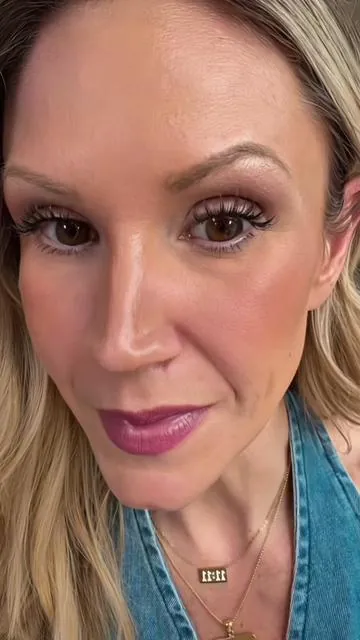 If your concealer keeps settling into your under eyes and making everything look drier and more textured…the BRAND NEW Lets Glow Correcting Eye Balm from @Doll 10 Beauty is going to make all the difference! #matureskinmakeup #matureskinmakeuper #over40beauty  #concealertips  #doll10beauty @Erica Taylor    