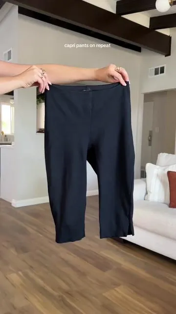 I can’t stop wearing my capri pants because they’re so perfect and cute. 👌🏼wearing size small @windsorstore #capripants #capripantsoutfit #springoutfit #casualoutfits 