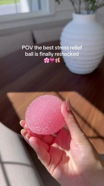 These go by so fast and has the best sound! 🤩 #stressrelief #ball #stressreliefball #fidgettoys 