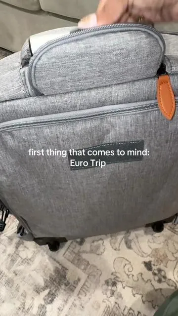 A rolling backpack so you can roll it or wear it depending on the situation. Cobblestones in Italy would be a perfect time to transform it into a backpack #rollingbackpack #carryonbag #travelhacks #personalitem #summervibes 