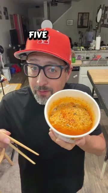 I grabbed this thinking it would taste like regular instant ramen… I was wrong. The lobster flavor actually comes through, and the broth is rich and savory. This is one of those quick meals that feels a little more “premium” without any extra effort. Perfect for when you’re tired but still want something that hits. #ramenreview #quickfood #easymeals #foodfinds #comfortfood