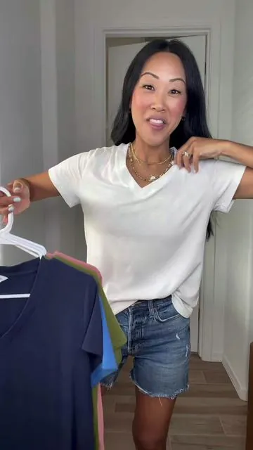 Flowy, comfy, and perfect short sleeve shirts! Soft, affordable, and so many colors. True to size.  #shortsleeves #shortsleeveshirt @PrettyGarden 