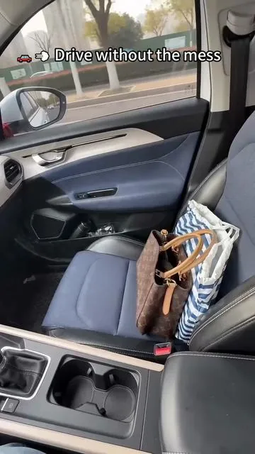 Finally we have an upgraded purse hook #caraccessories #carmusthave #newcar #caressentials #carorganization