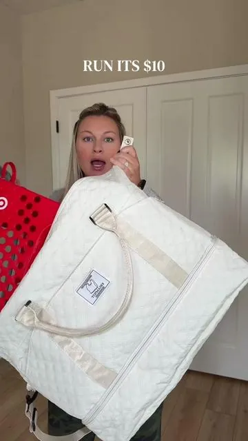 The size of this bag in insane! Still blown away by the quality, storage and PRICE! #weekenderbag #hospitalbag #luggage #carryon #travelbag 