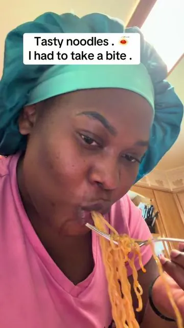 My daughter don’t like spicy but she is eating it lol 😂 delicious 🤤 #fyp #noodles #sashatobz #spotlightfinds #tiktokmademebuyit 