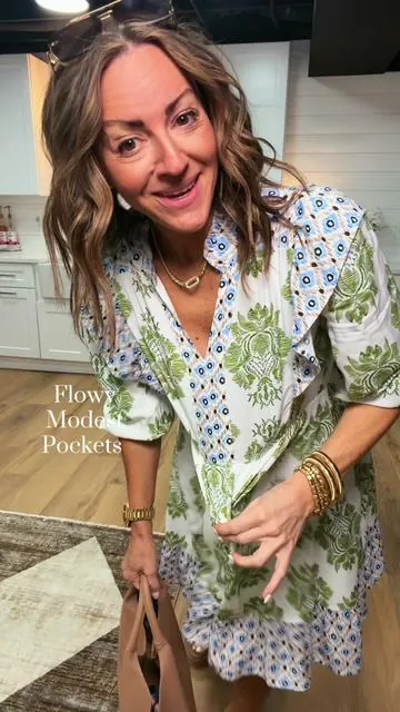 Work and church friendly! Doesn’t cling anywhere and it has pockets 🙌🏼 I’m 5’2” 127 in a Small #dress #churchdress #modestfashion #dresswithpockets #floraldress @Asvivid Shop 