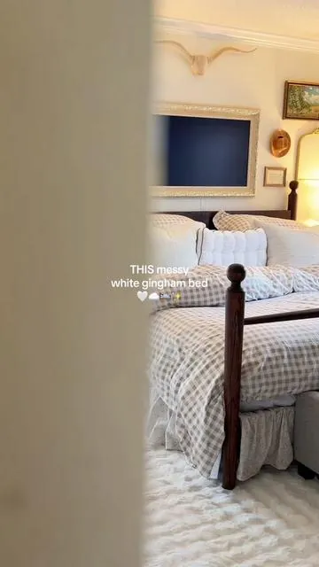 Cottagecore white gingham YES ☁️🛌🤍🧺@Linens & Hutch  #whitegingham #ginghambedding #duvet #cottagecorevibes #beddingdecor 
