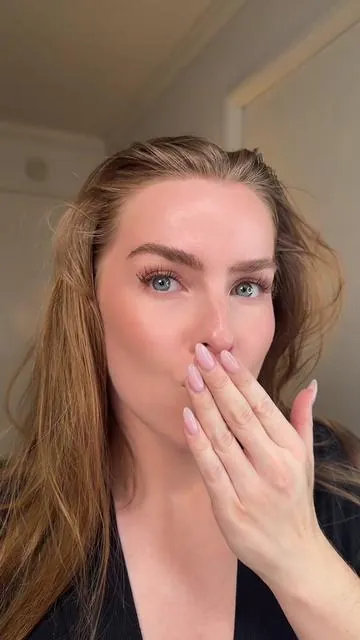 @dpHUE Camo+ Tinted Dry Shampoo is MAGIC 🪄 Using shade Light Brown 🤎 #dphuepartner #dryshampoo #tinteddryshampoo #tiktokshopcreatorpicks 