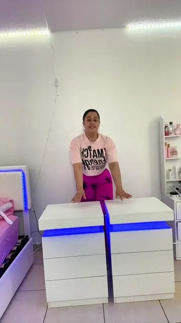 #tiktokshop #Summervibes #tiktokshopmemorialday #tiktokshopcreatorpicks @Sikaic.furniture  Sikaic — Juego de 2 mesitas de noche modernas con luces LED y estación de carga | Mesas auxiliares con superficie deslizante y 2 puertos USB para dormitorio y sala de estar — Diseño de sobremesa
