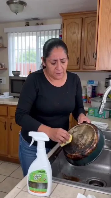 ¡Paredes, azulejos, ollas, hornos… esta botella puede encargarse de toda tu cocina!✨✨  #CleaningTools #springcleaning#TikTokShop #cleaningTikTok #deepcleaning 