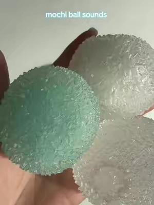 I didn’t add the fluffy ice one because I have only an orange one and it didn’t fit the vibe 🌊🧊❄️ #pawtoto #squishy #mochiballs #fidgets #stressrelieftoys 