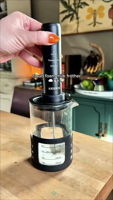I thought you had to have a milk steamer to get these kind of results! @Keurig #coffeeathome #milkfrother #cloudfoam #cappucino #kitchengadgets 