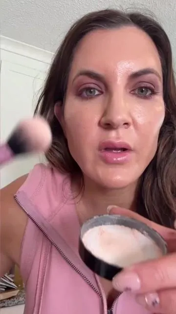 You CAN wear powder after 40, you just need to use the right one! @Laura Geller Beauty #lauragellerbeauty #matureskinmakeup #settingpowder #darkundereye #makeupover40 