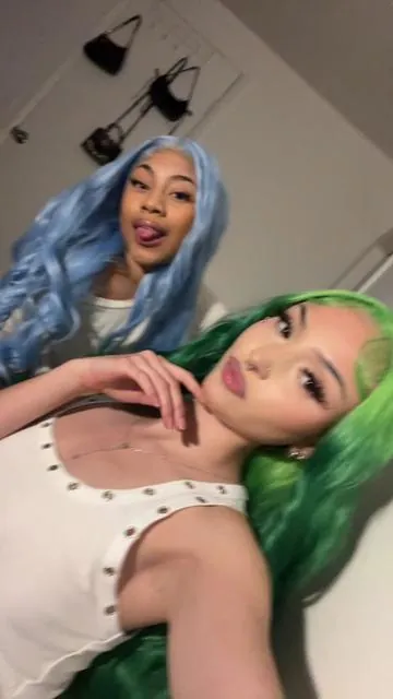 @Abril <3                                                    #bluehair #greenhair 