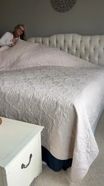This quilt set brings a cozy comfort with a vintage inspired touch. @whale flotilla #quilt #SummerVibes #tiktokshopstockup #tiktokshopmothersday #tiktokshopcreatorpicks 